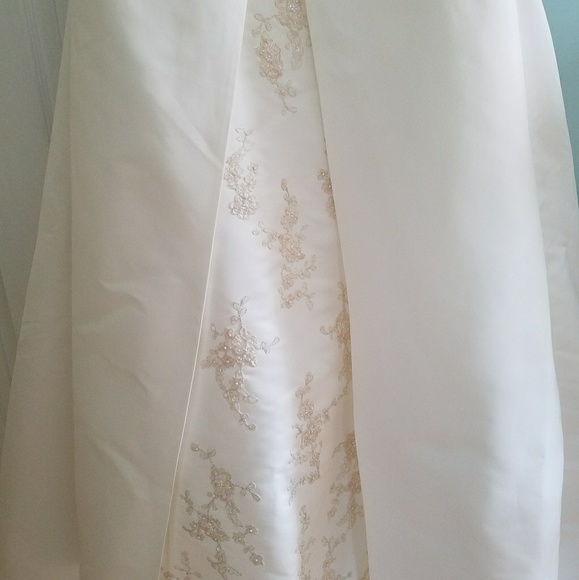 Brand new wedding dress. - Picture 4 of 13